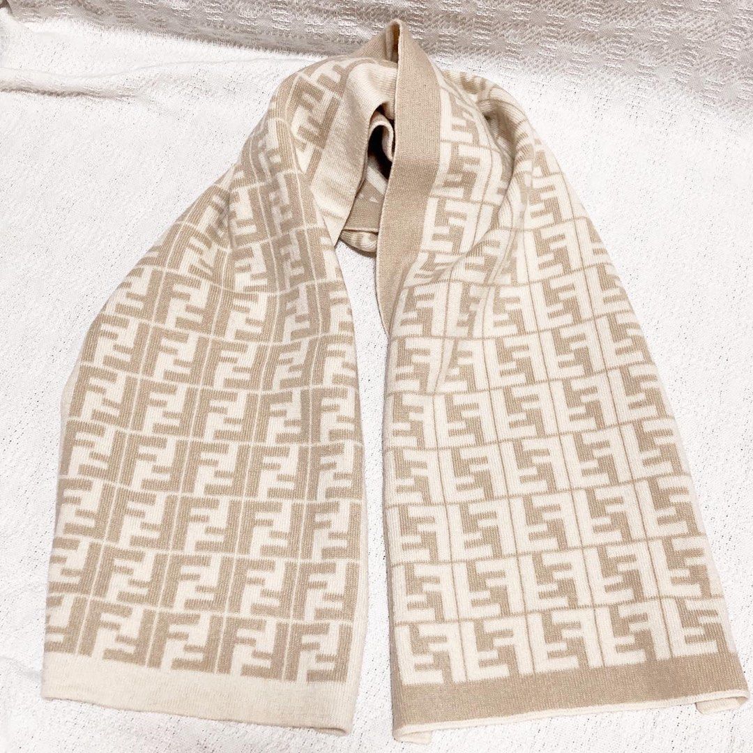 Fendi White / Gray Scarf 羊毛米色 / 灰色頸巾