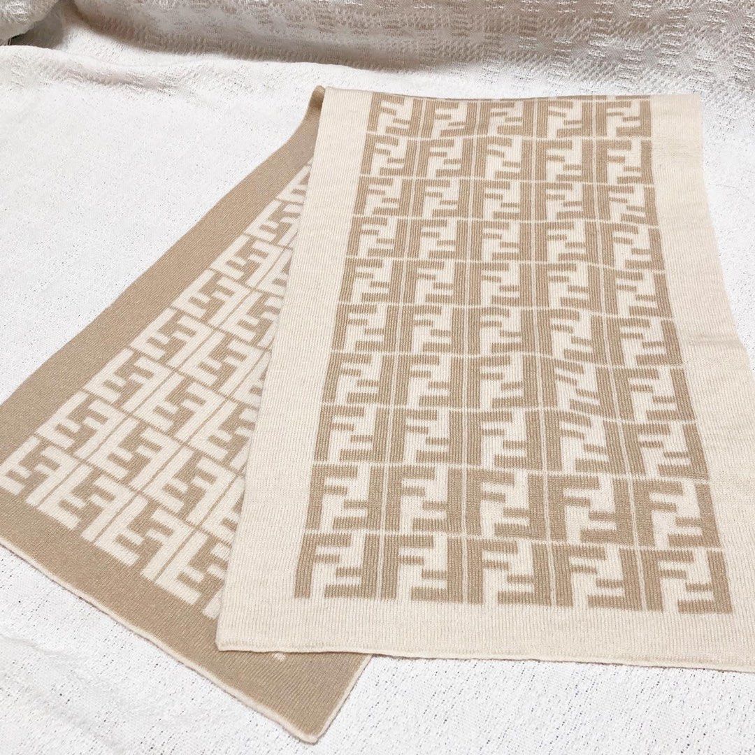 Fendi White / Gray Scarf 羊毛米色 / 灰色頸巾